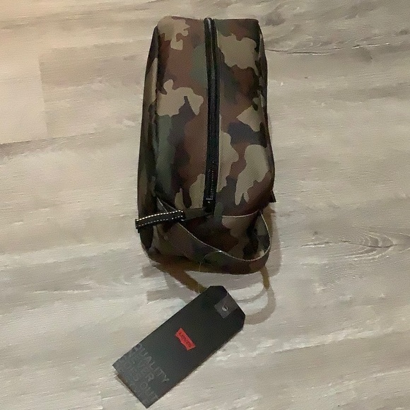 Levi's Camouflage Men's toiletries Bag - Picture 2 of 7